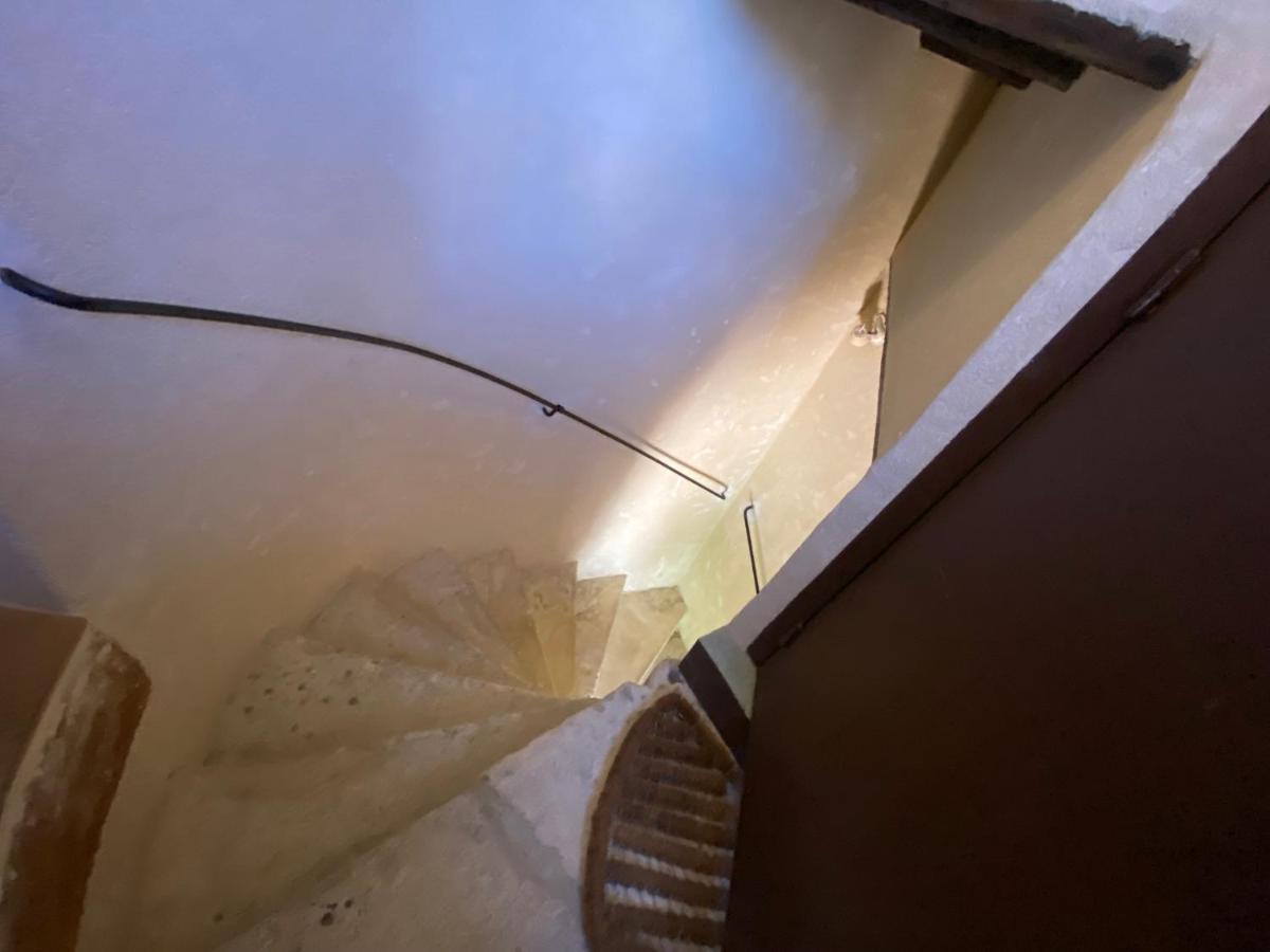 Appartement A 50 M De La Place Aux Herbes 于泽斯 外观 照片