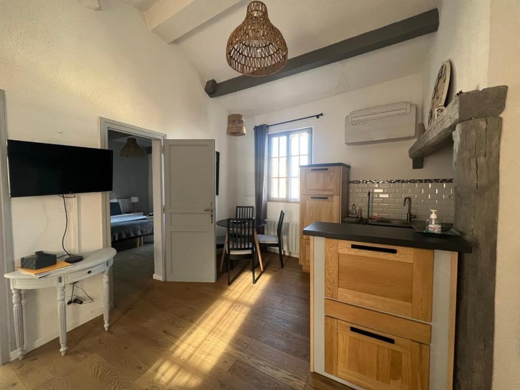 Appartement A 50 M De La Place Aux Herbes 于泽斯 外观 照片