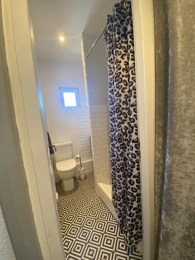Appartement A 50 M De La Place Aux Herbes 于泽斯 外观 照片