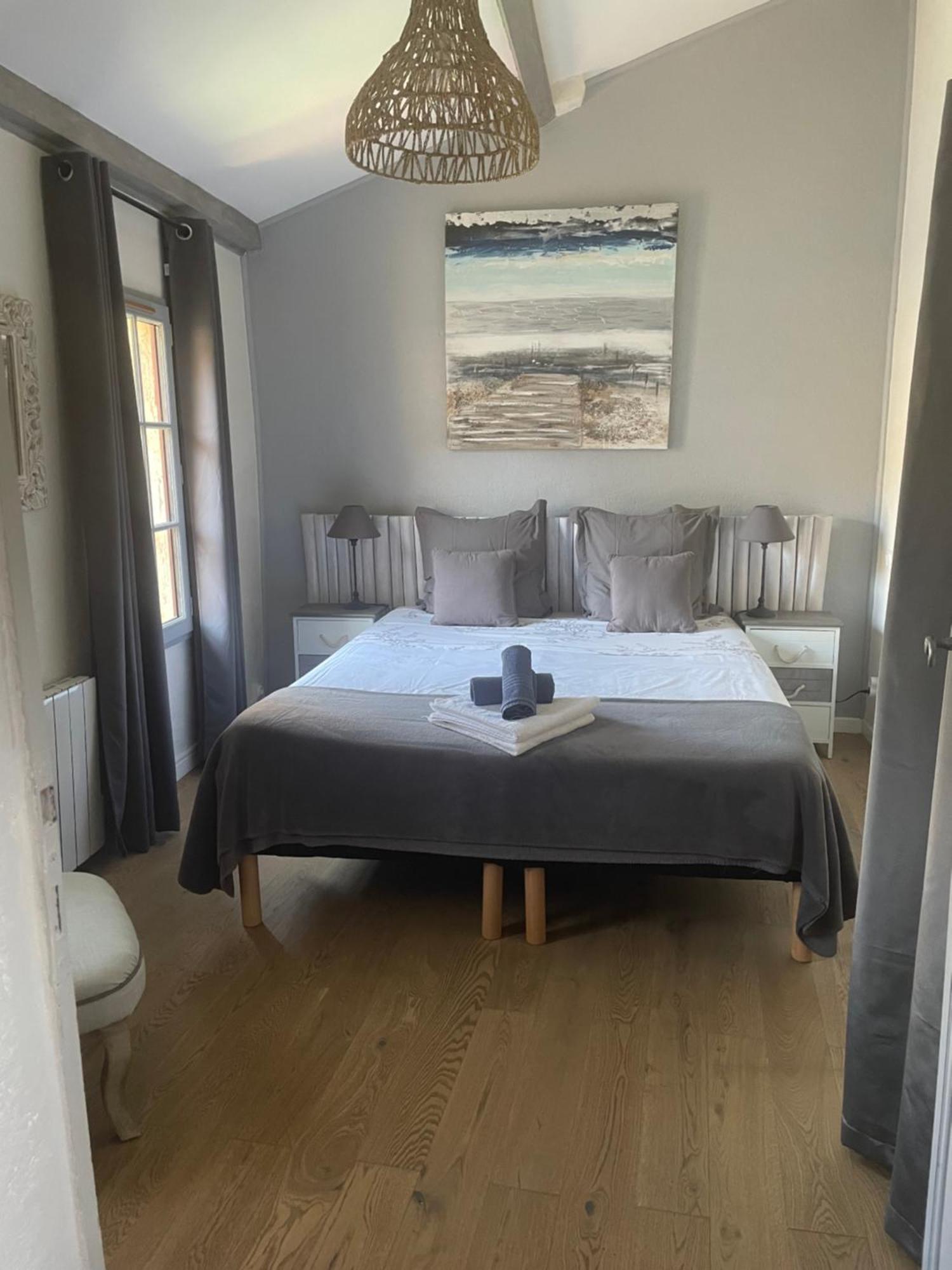 Appartement A 50 M De La Place Aux Herbes 于泽斯 外观 照片